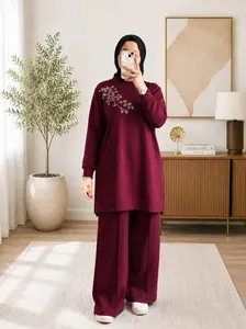 طقم تركي عريض بتصميم محتشم، مصنوع من قماش الناعم جداً  Cupra Tencel -A wide-fit Turkish two-piece set designed for modest wea