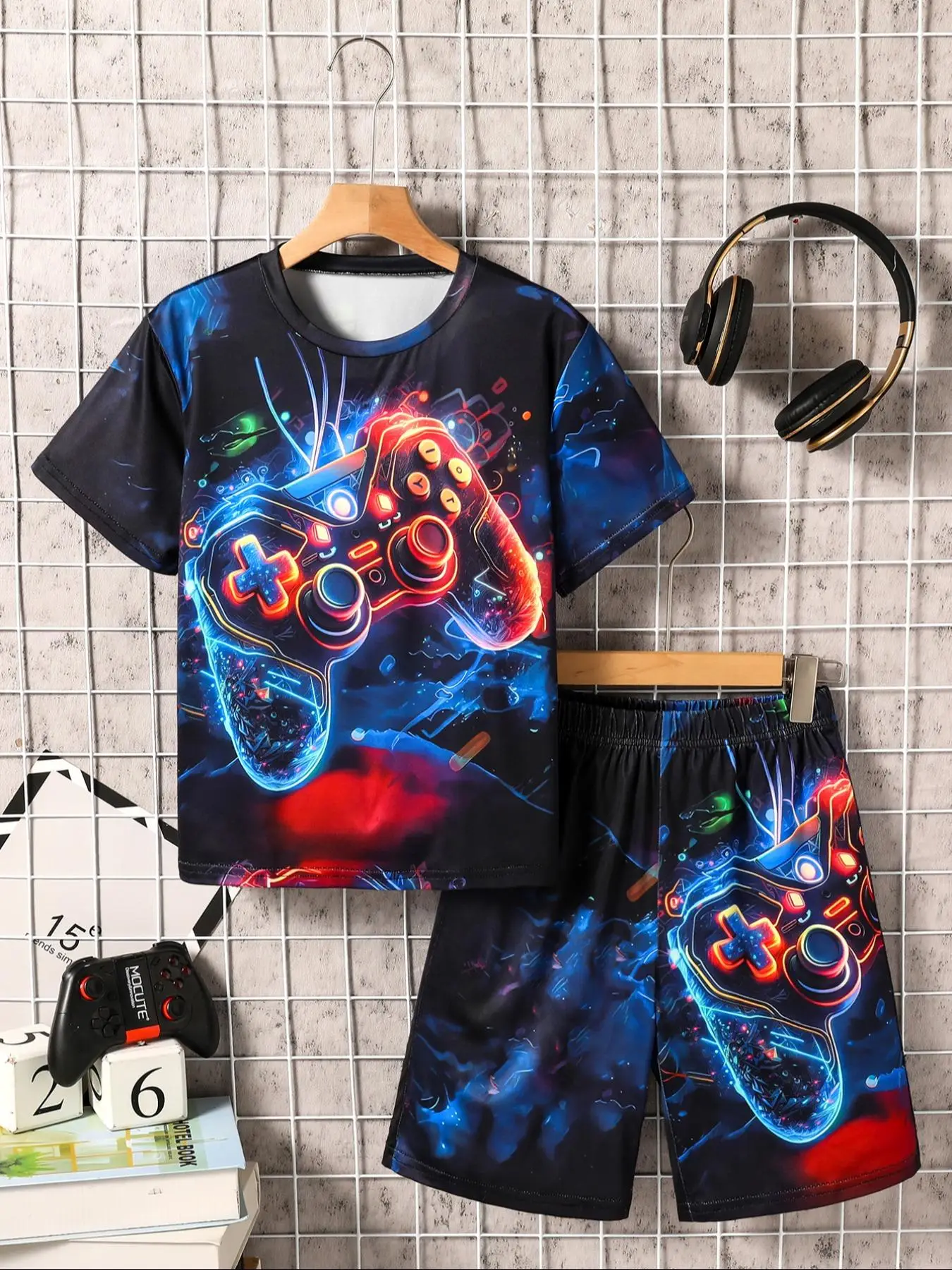 Two-Piece Set Boy's Game Console Print Short Sleeve Tee & Shorts Set, Casual Round Neck T-shirt & Shorts for Summer, Kids Clothes for Daily Wear
