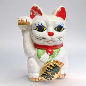 Ceramic Piggy Bank Lucky Cat - Unique Design for Saving Money & Quirky Home Decor - Perfect for Shelves or Desks  Ornaments