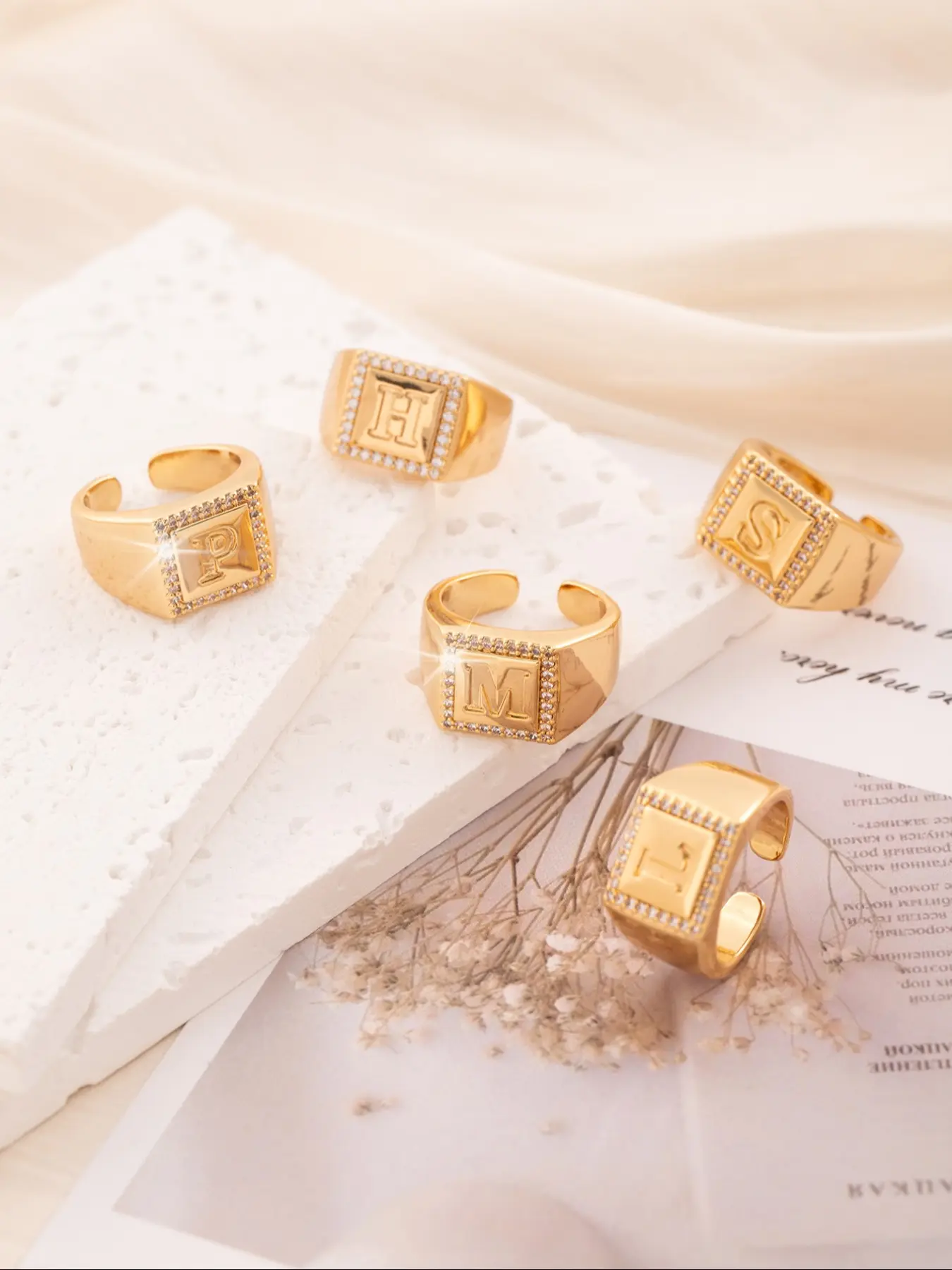Elegant Zircon Geometric Square Shaped 26 Initial Letter Design Open Ring, Simple and Sparkling Jewelry Gift for Women & Men, Mom & Dad, Friends & Family, Perfect for All Occasions