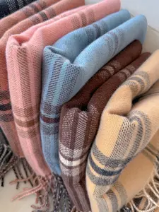 Women's Plaid Colorblock Knit Scarf, Fall Winter Fashion Accessory, Warm Textured Design for Outdoor Travel Dating Decoration