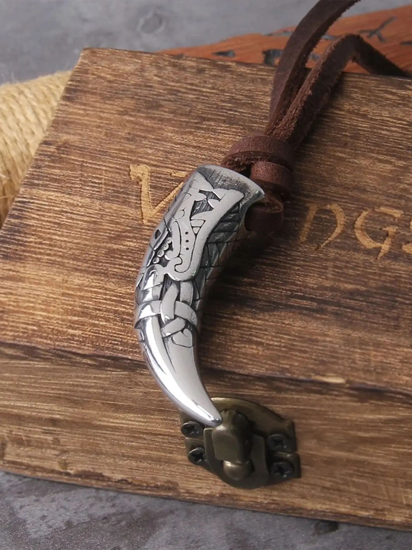 Viking Vintage Fang Wolf Tooth Pendant Chain Necklace, Fashion Trendy Unique Versatile Jewelry, Gothic Mystery Jewelry, Party Accessory, Valentine's Day Gift