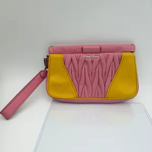 Pre-owned miu miu Leather Clutches & Wristlets Matelassé clutch bag Pink
