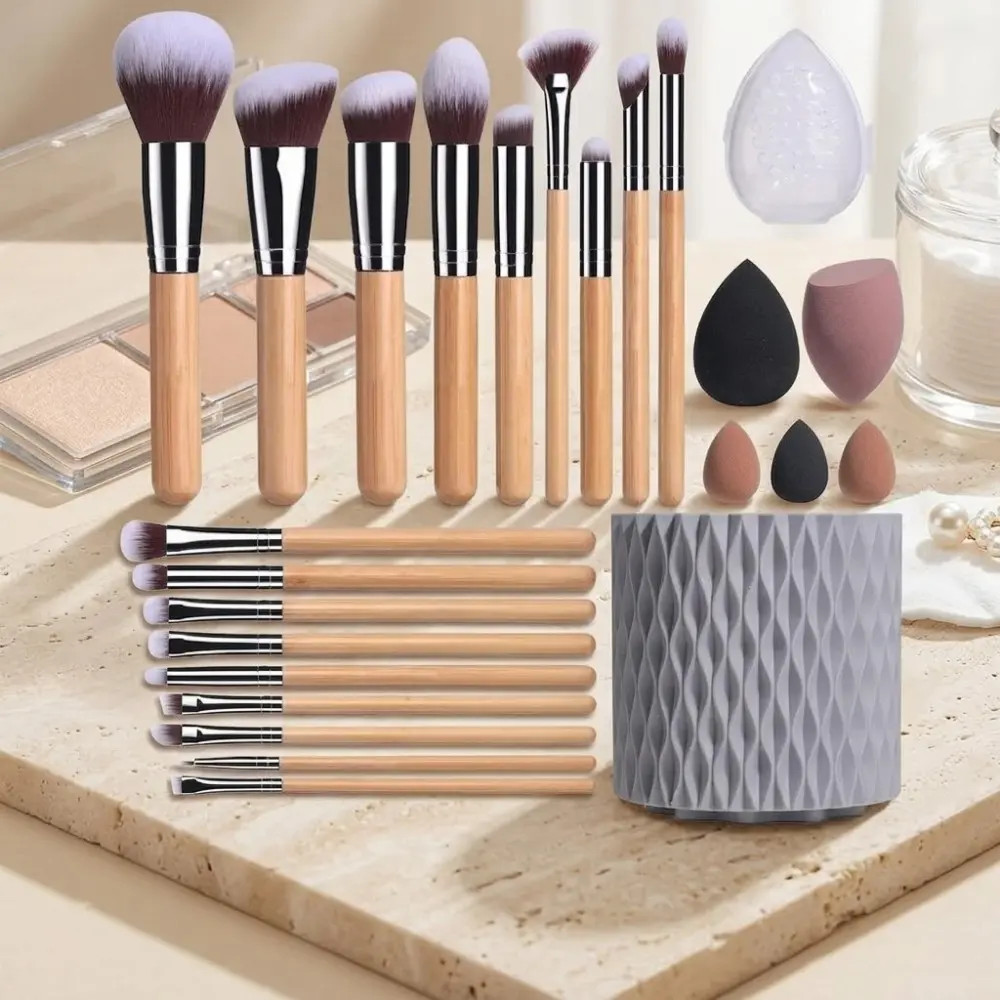 Professional Makeup Brush Set & Beauty Blender Kit: Soft Synthetic Bristles for Foundation, Concealer, Eyeshadow & Blush. Skin-Friendly, Washable, Portable Pouch, Magnetic Storage, Durable for Pro Finish. Essential Everyday Makeup.