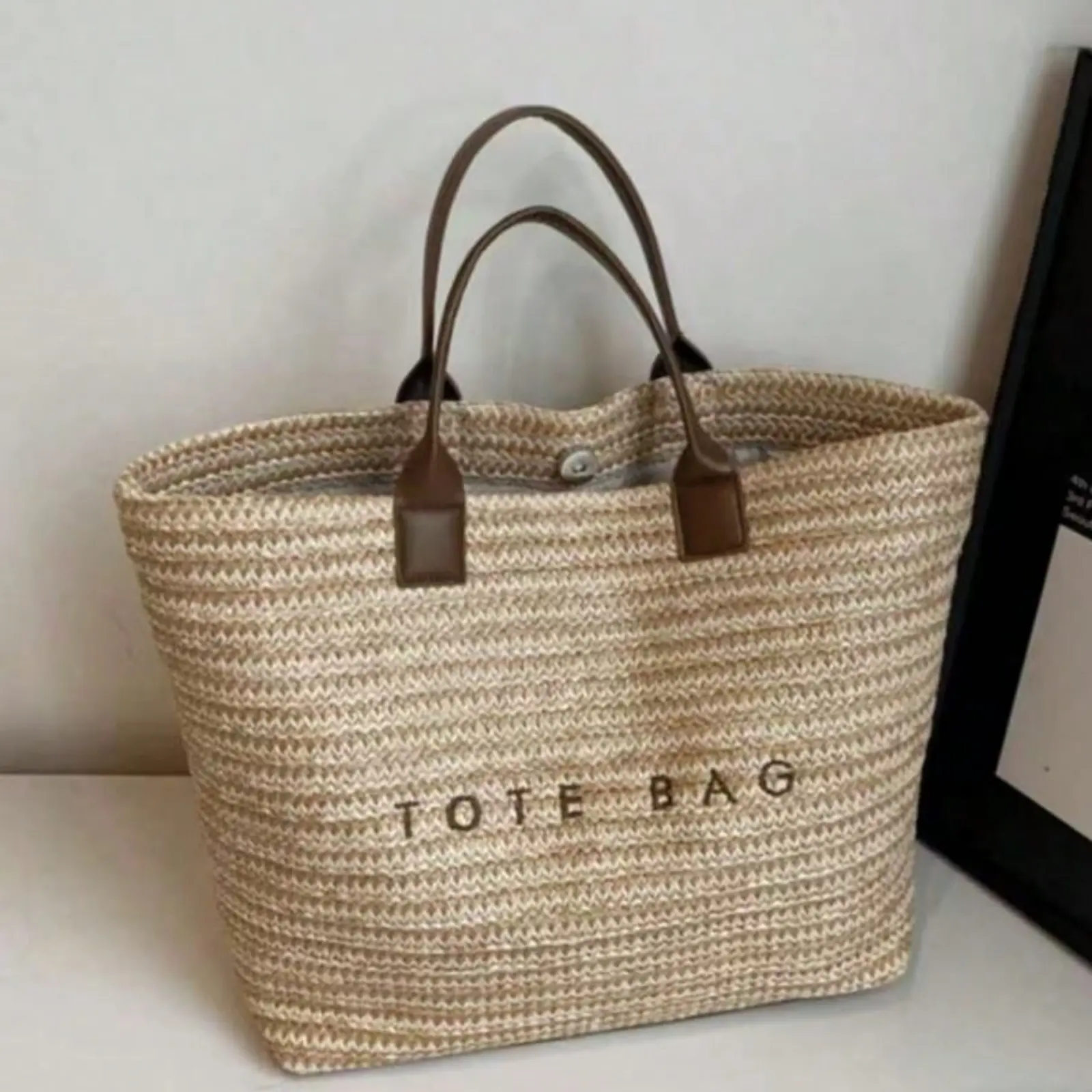 Fashion Medium size Letter Pattern Decorated Woven Straw Tote Bag, Versatile Commuting Casual Vacation Straw Handbag, Beach Shoulder Bag Shopping Bag, Suitable for Seaside Vacation Travel Accessory Carry Basket