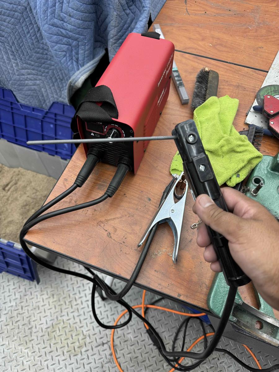 Item: 132 Amp MMA Welder - Red