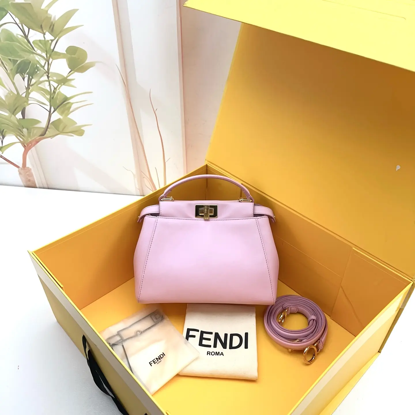 Pre-owned FENDI Smooth Leather Peekaboo Top Handle Satchel 0806 raye 24190049