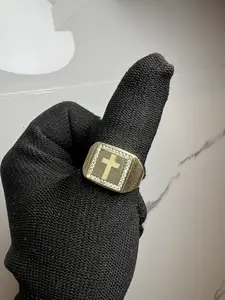 Anillo de Cruz para hombre en Oro de 10 k Talla 11.5 con Circonias