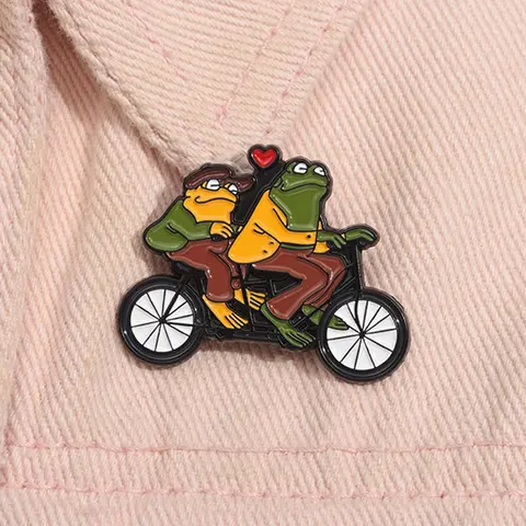 Cute Frog & Toad Design Brooch, Durable Metal Pins, Fashion Alloy Badge for Clothes & Backpack Decor, Trendy All-match & Exquisite Brooch for Birthday Gift, Hearts, Love, Clip, Fashion Accessory
