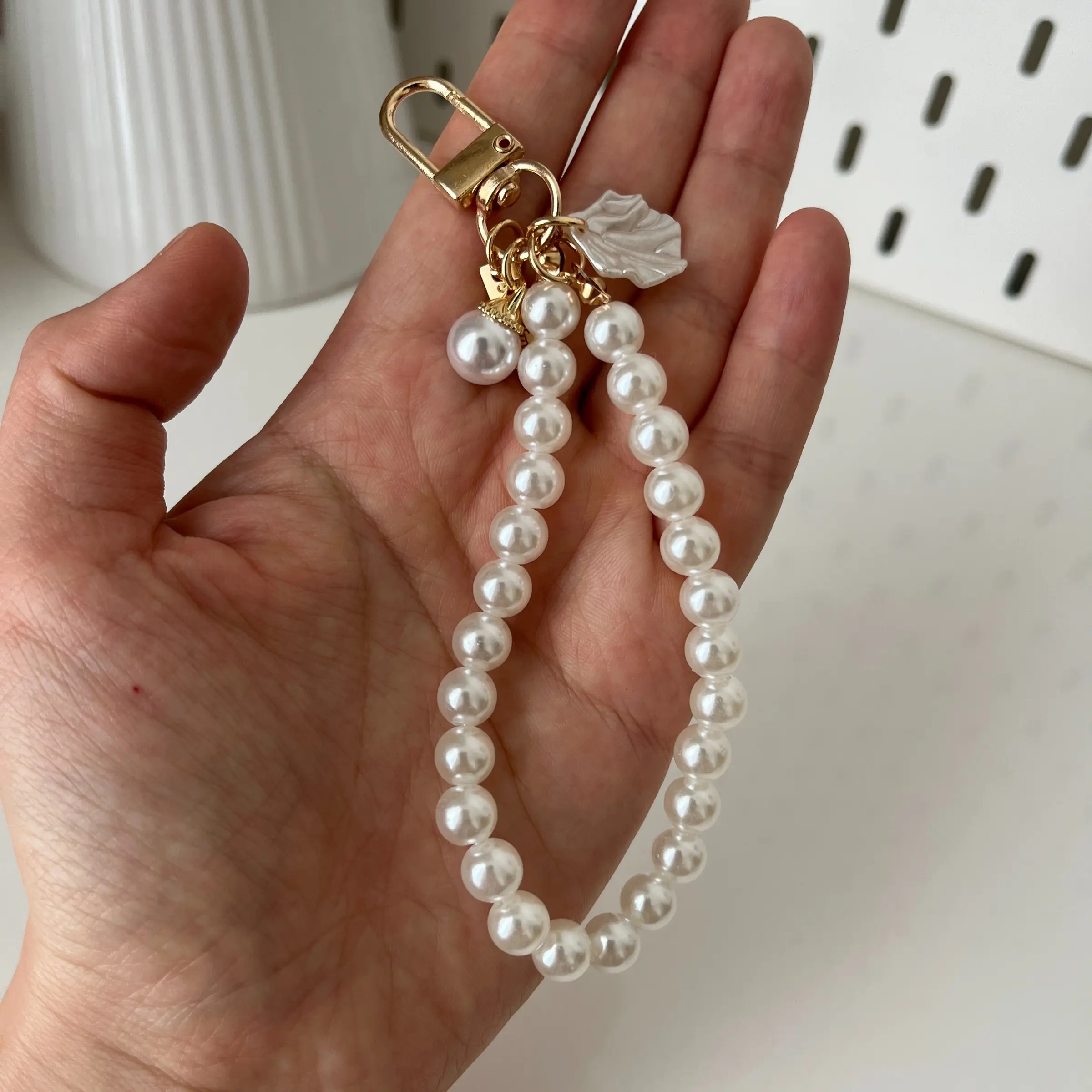 Faux Pearl Keychain & Phone Charm for Women, Affordable Elegant Beaded Key Ring for Handbags Wallets Backpacks, Stylish Purse Accessory & Fashion Keychain Jewelry, Aesthetic Keychain, Keyring, Keychain Accessories