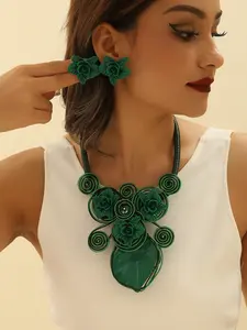 Boho Leaf Necklace, Unique Handmade Design, Versatile Fashion Accessory, Perfect for Evening Parties, Mature Women, Exclusive Fashion Item