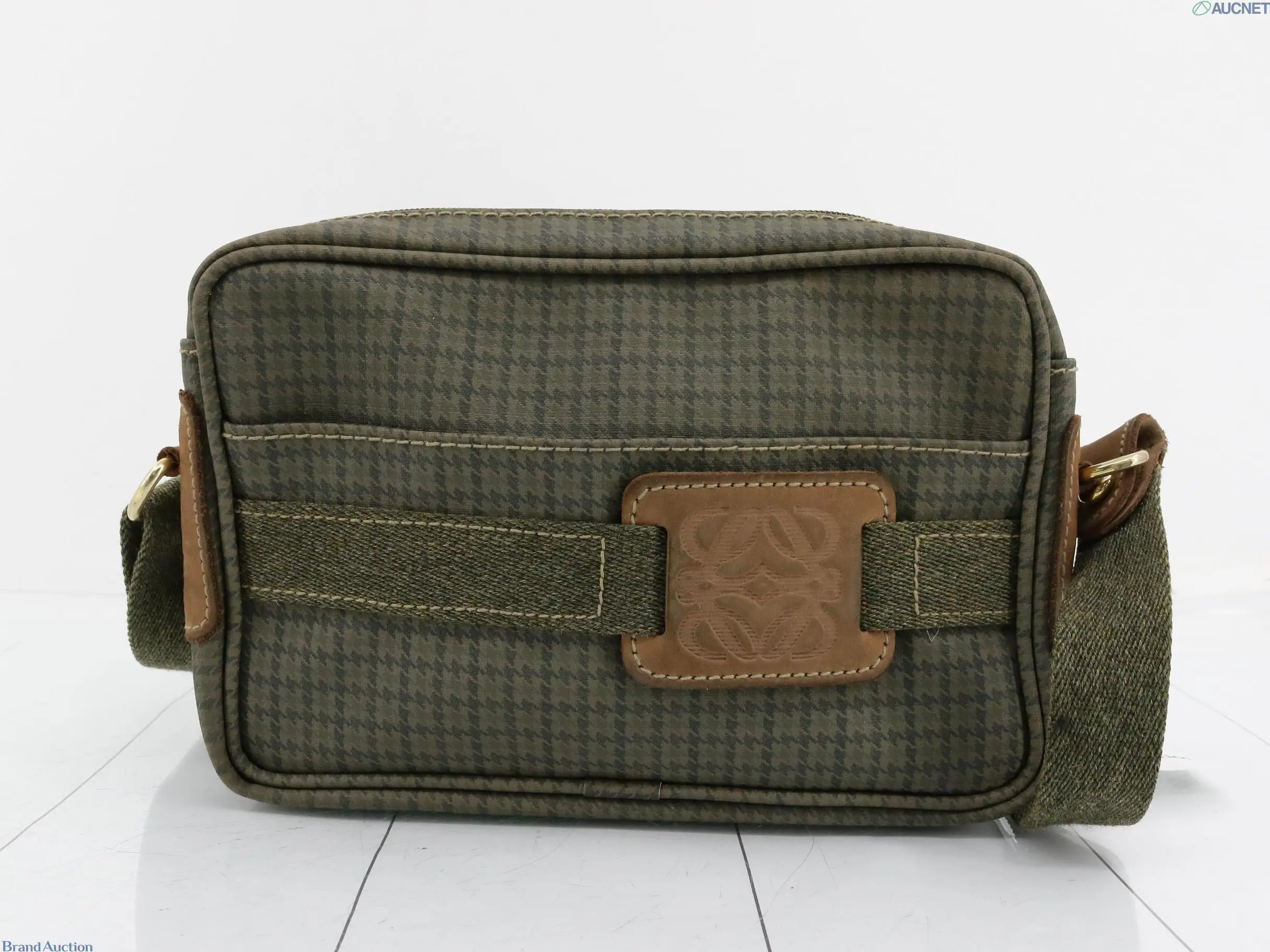 Pre-owned Loewe pvc leather Shoulder Bags Camera Shoulder Bag PVC leather
