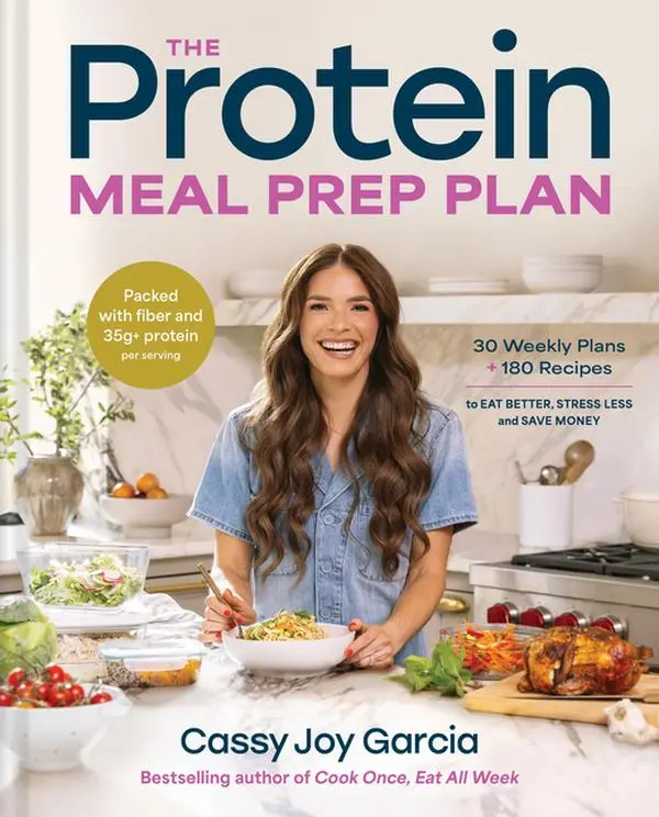 The Protein Meal Prep Plan: 30 Weekly Plans + 180 Recipes to Eat Better, Stress Less, and Save Money (Packed with Fiber and 35g+ Protein Per Serving) by Cassy Joy Garcia (Hardcover)