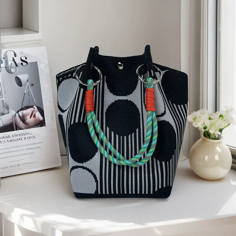 vertical stripes and circles