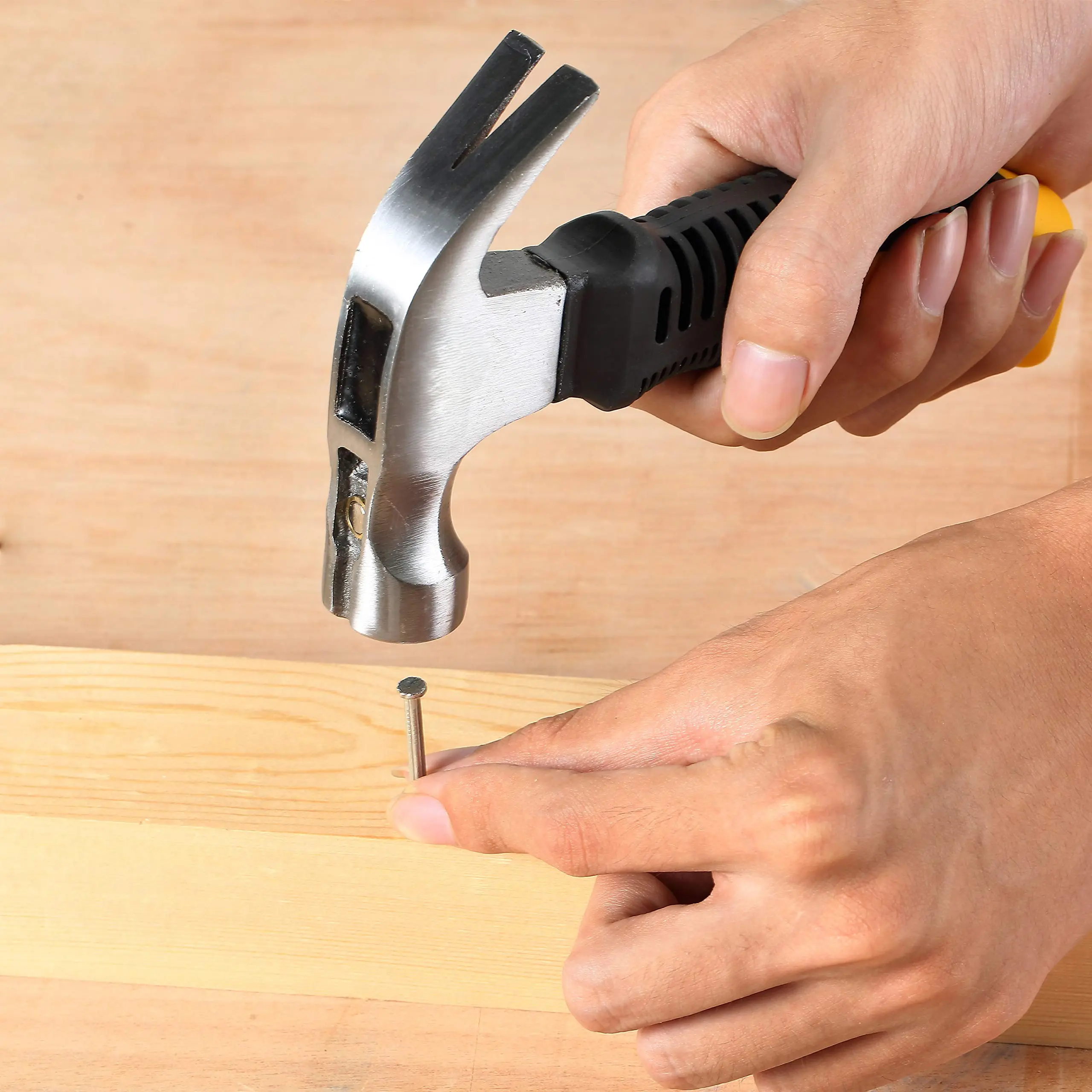 8oz Small Magnetic Claw Nail Hammer - Designed for Women