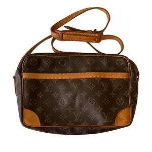 Pre-owned Louis Vuitton Nile Crossbody Bags monogram unisex crossbody bag authentic with COA