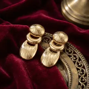 Geometric design pull-thread stud earrings with a light luxury, high-end feel