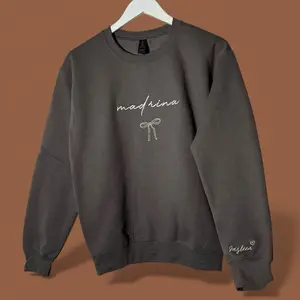 Embroidered "MADRINA" Charcoal Sweatshirt Custom Goddaughter Name on Sleeve Cursive White Stitch Perfect for Special Occasions Pullover Tops Womenswear Hoodie Soft Cotton Polyester Blend Unisex Fit