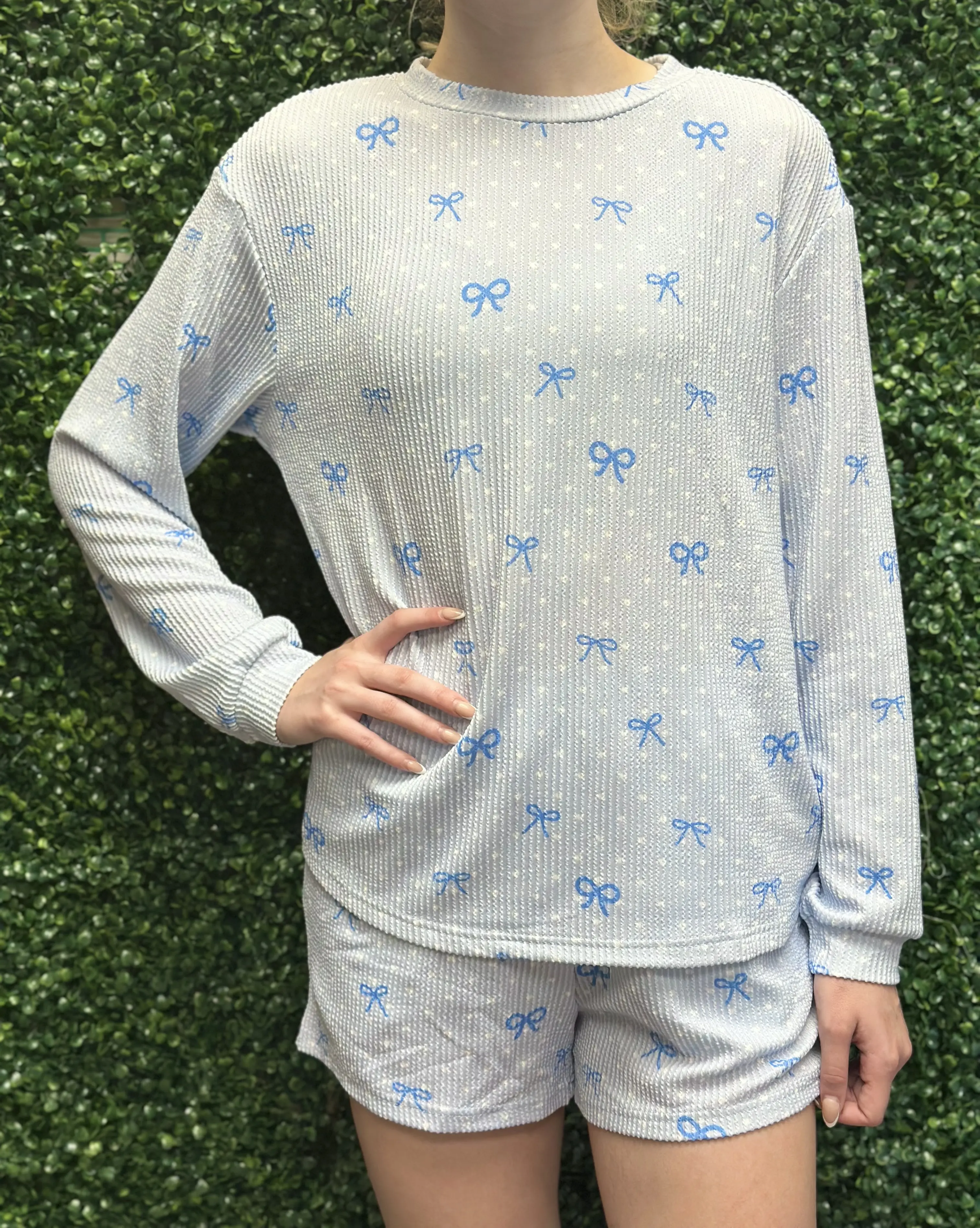 Women's Cute Bow Print Pajama Set, Soft Waffle Knit Polyester 2-Piece Loungewear with Long Sleeve Top and Shorts, Nightwear, Fabric, Lightweight, Lounge Set, Casual Fit, Sleepovers, Bow Pattern, Elastane, Feminine Look, Blue And White Two-Piece Short & To