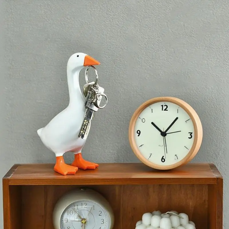 7-Inch Cute Resin Goose Desktop Figurine - Magnetic Hook Beak, Dual Key Organizer, Desk Shelves, Decorative Statue, Office Decoration, Ideal Christmas Housewarming Gift