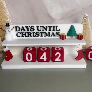 Classic Christmas Counter with 4 Dice and 2 Mini Accessories for Countdown to Christmas Day - Advent Calendar - Sleek Seasonal Decor Featuring Snowflake Candy Cane and Stocking Options