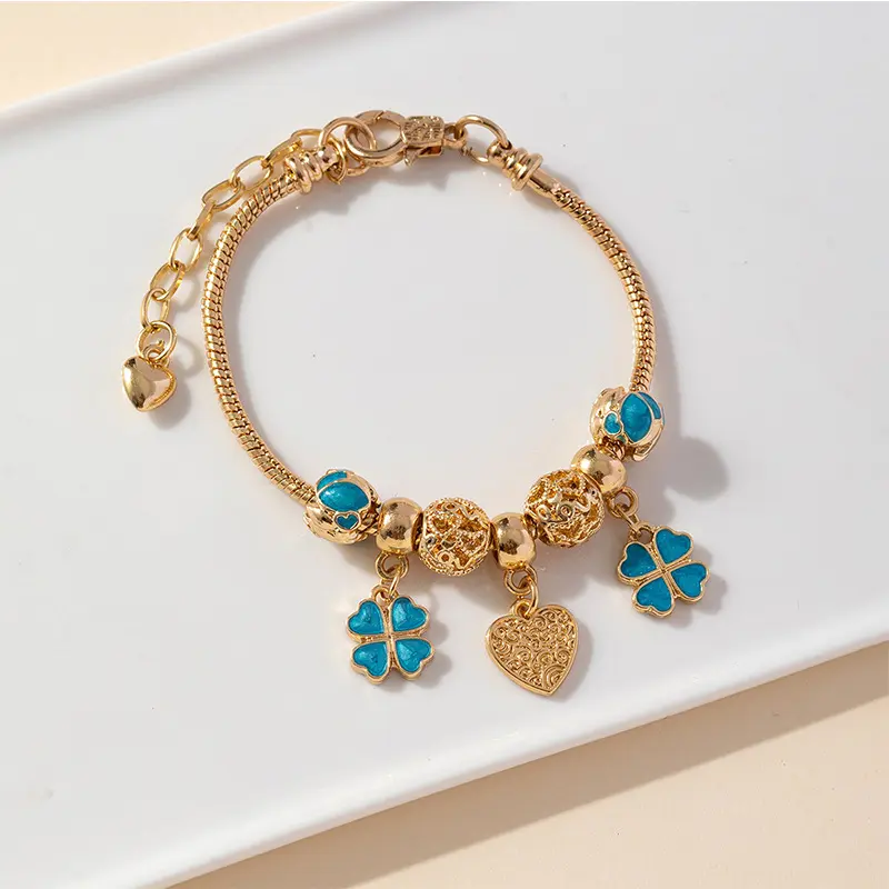 106 # YCB572 1 Love Pendant