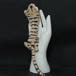 Oversized and Exaggerated Tiger Brooch Hanging Collar Accessories Shawl Accessories