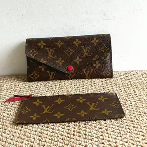 Pre-owned Louis Vuitton LV Classic Two in One “Doudou” Wallet (includes chain for crossbody option)