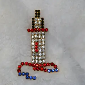 Vintage Nautical Lighthouse Brooch Pin - Gold-Tone Prong Setting, Rhinestone Accents, Ocean-Themed Fashion Accessory for Clothing Collars