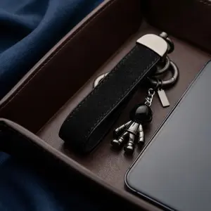 Astronaut Keychain Metal Hanging Decoration for Men, Car Key Chain Ring Creative High-End Leather Strap Keyring