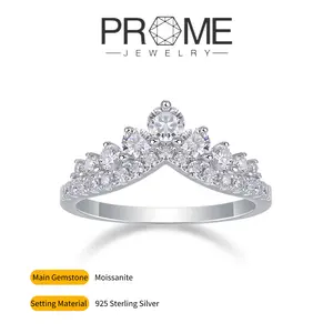 （J073）  S925 Silver Synthetic Moissanite v band Ring A Regal Elegance for Timeless Occasions