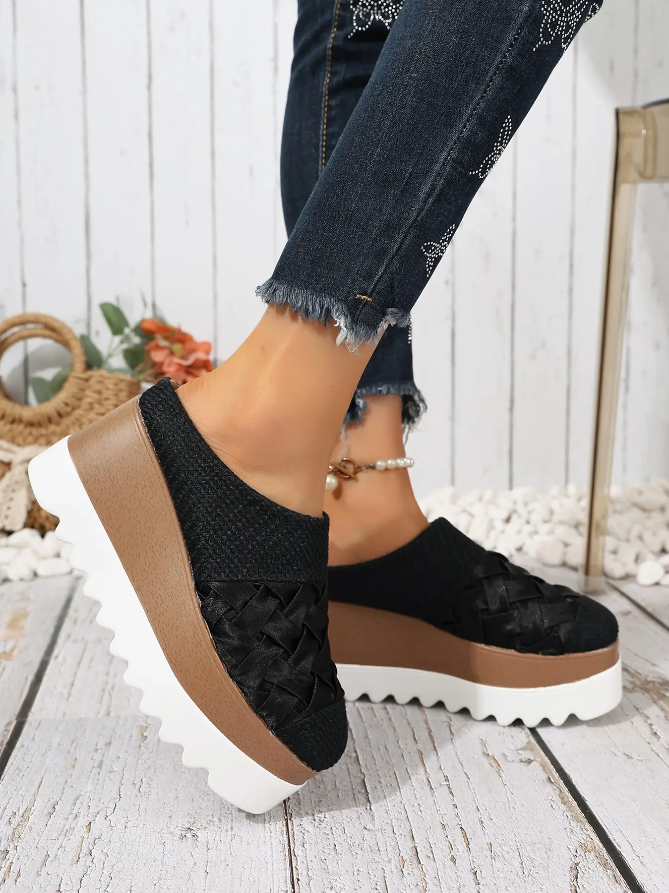 Women's Fashion Thick Sole Slip-On Shoes, Comfortable and Stylish Footwear, Perfect for Daily Wear, Trendy and Versatile Design, Casual Wear Shoes