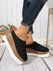 Women's Fashion Thick Sole Slip-On Shoes, Comfortable and Stylish Footwear, Perfect for Daily Wear, Trendy and Versatile Design, Casual Wear Shoes