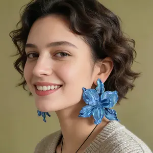 Fashion Simple Metal Painted Retro Large Flower Personality Trendy Pink Blue Pendant Earrings Creative Earrings Dress Decoration Party Earrings
