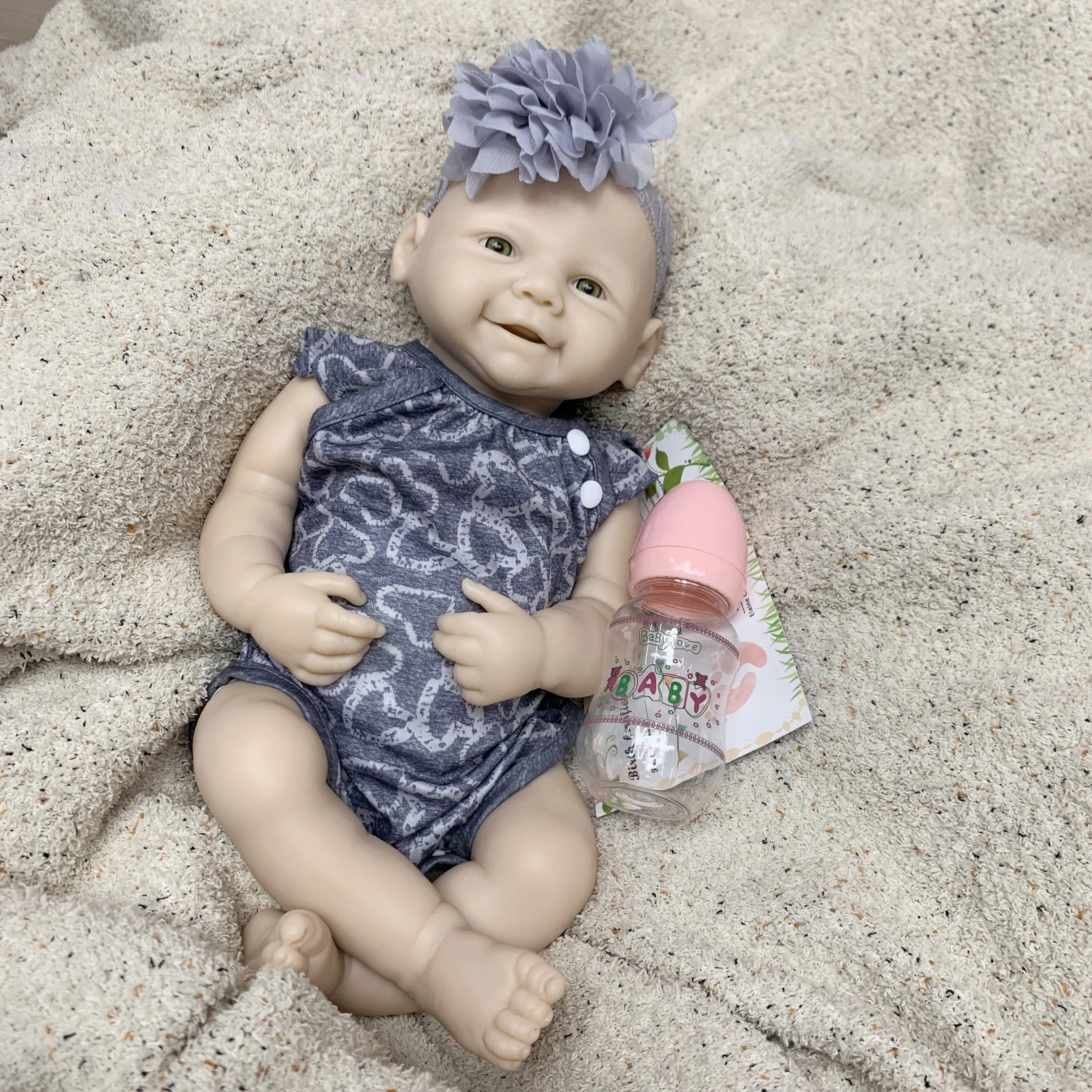 17-Inch Full Body Silicone Reborn Baby Girl Doll, Soft Touch with Realistic Artist-Painted Cute Face, Collectible Doll for Holidays, Birthday, Display