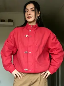 Women's Red Loose Jackets Demi-Season 2026 Unisex Crop Long Sleeve Tops Elegant Metal Buckle Zip-Up Stand Collar Outerwears Fashion Korean Style Outdoor Coat Casual Chic Outerwear