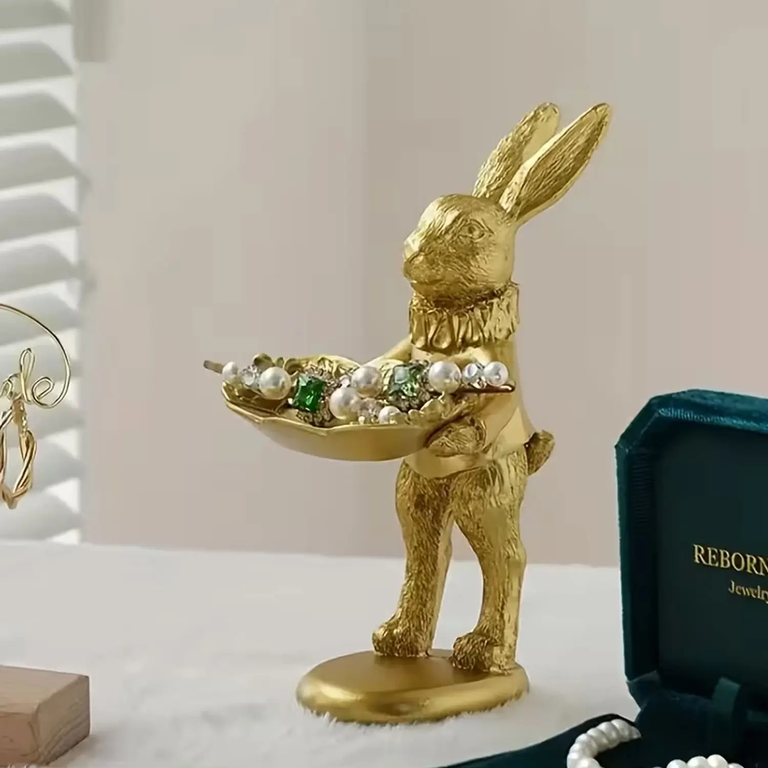 Golden rabbit decorative jewelry tray, a cute and retro rabbit-shaped ring tray, a decorative small accessory tray for holding rings, earrings and necklaces, suitable for Easter home decoration.