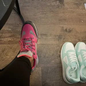 Women's Light Cushioned Hiking Shoes - Comfortable Lace-Up Outdoor Shoes with Arch Support, Black and Pink Design, Outdoor Hiking Shoes