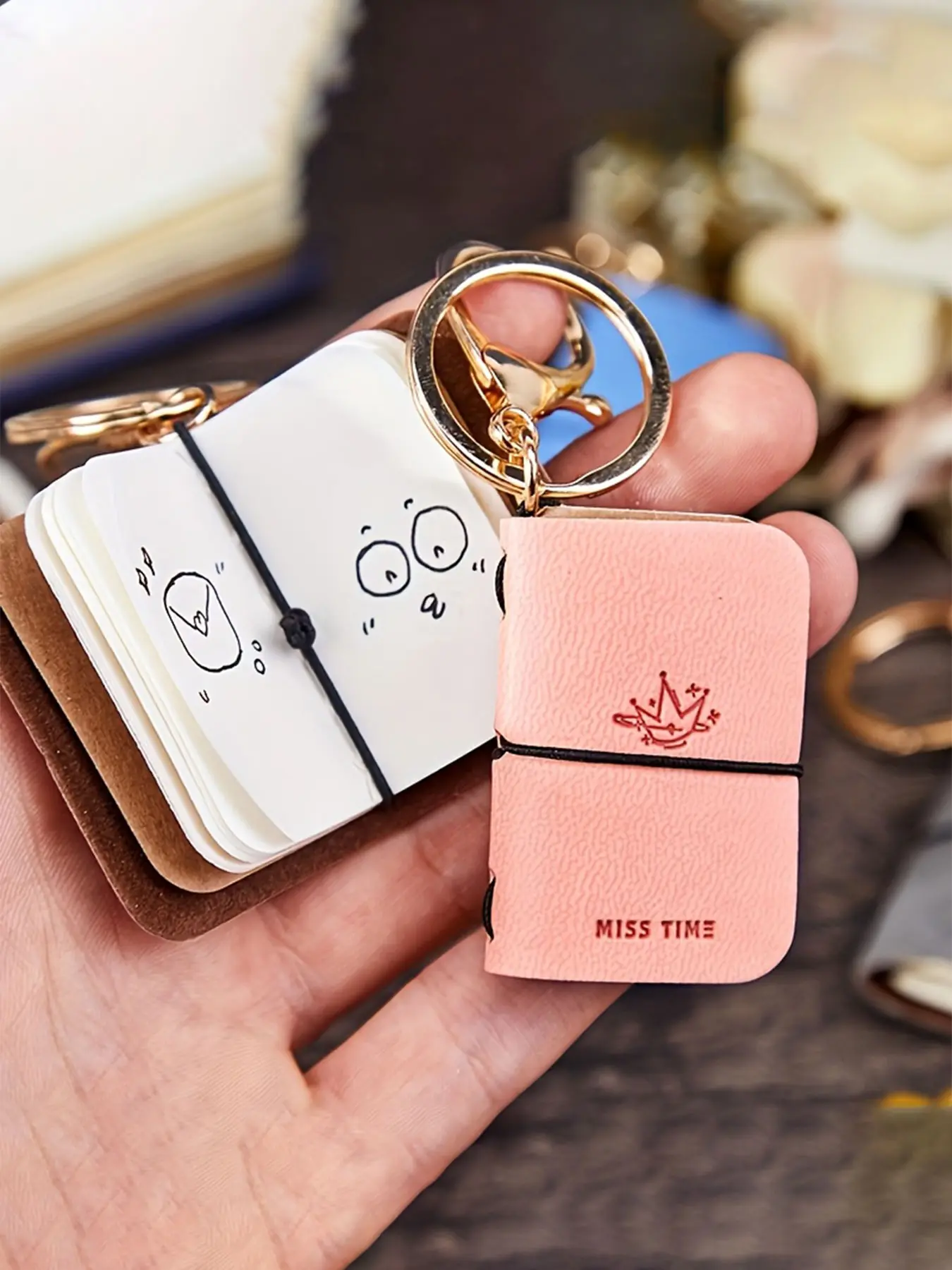Mini Journal Notebook Keychain, MINI PU Leather Keychain Notebook ,Vintage Small Travel Pocket Journal Keyring,Journal Backpack Charm Bag Pendant Stationery Gift,Portable Multi-Color Paper Planner for Girls/Teens/Students/Traveler, Stylish Keychain