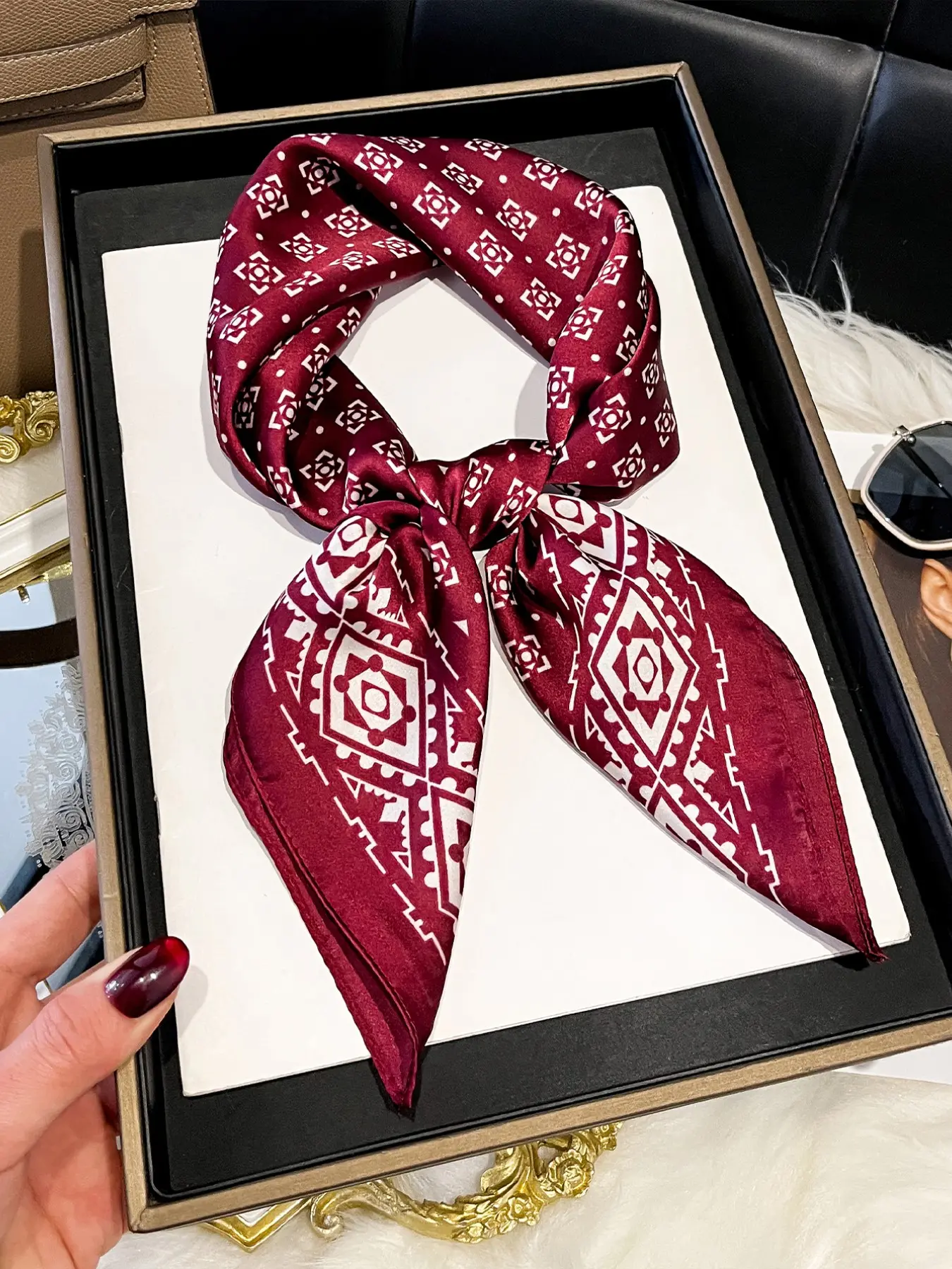 Women's Boho Geometric Pattern Scarf, Breathable Multifunctional Headband, Fashion Fitted Floral Style, Daily Wear Accessory, Unique Pattern, Versatile, Vintage Print Headscarves, Neck Scarf