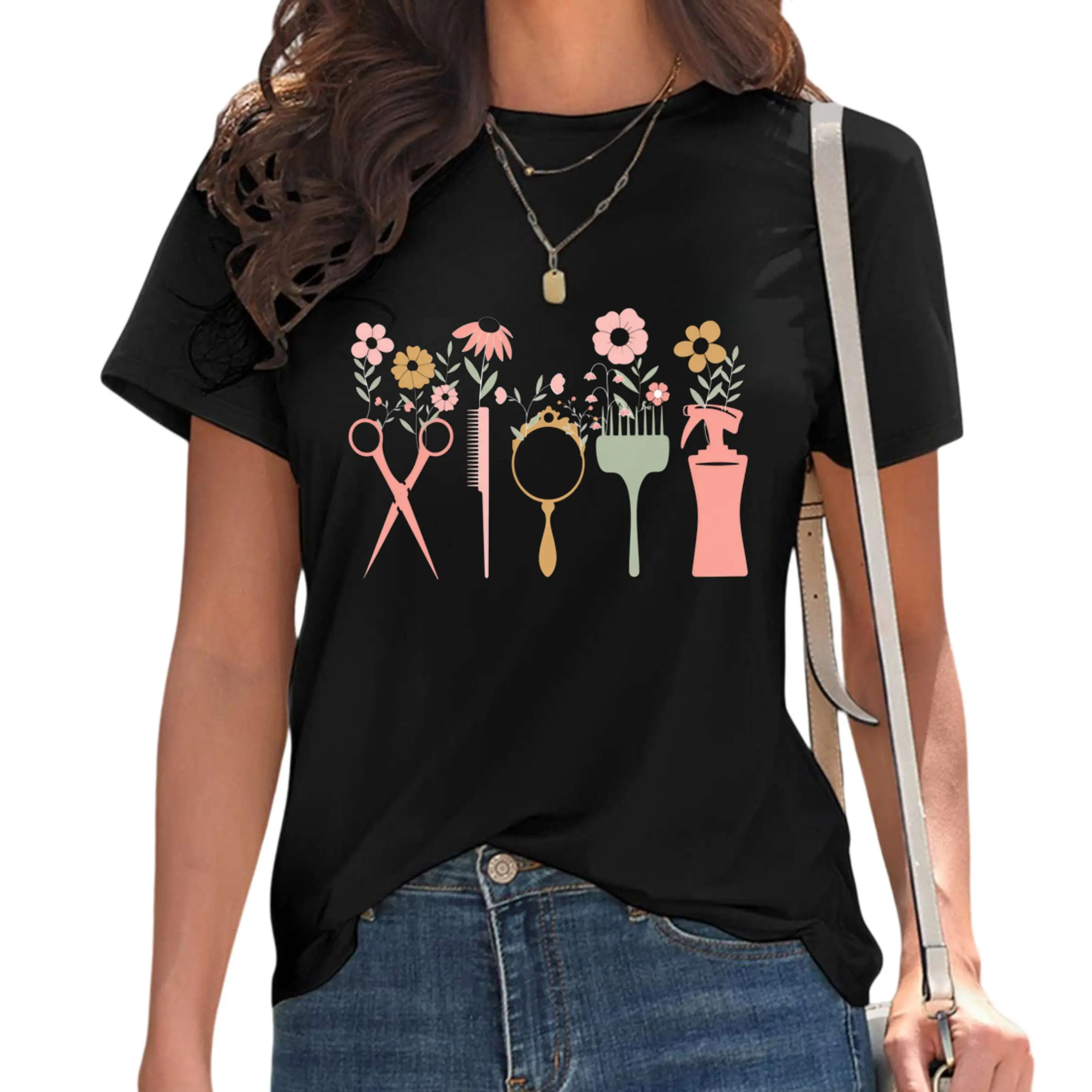Women's Hair Stylist T-Shirt -  Short Sleeve Top with Hairstylist & Hair Tools Graphic Print Suitable for Hol, Casual Salon Apparel, All-Season Comfortable Blouse T-Shirts for Hairdressers