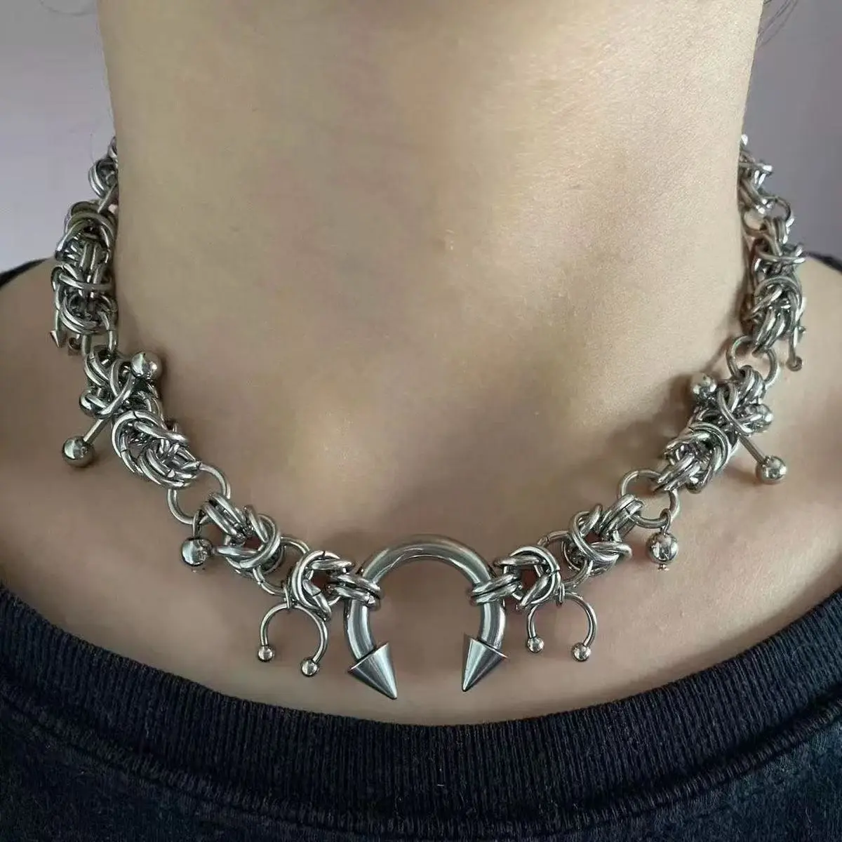 Unisex Edgy Punk Chainmail Choker with Horse-Shoe Ring Collar, Unique Cool-Style Metal Neck Jewelry for Daily Streetwear & Party Looks