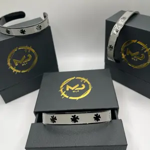 Clover Bracelet in Grey /Brazalete De Trebol Clover Bracelet in Grey /Brazalete De Trebol