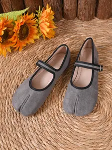 New Fashion Classy Versatile Japanese Pig-Shaped Shoes for Women, Walking Shoes, Velour Buckle Mary Jane Flats, Vintage Low-Top Split-Toe Shoes