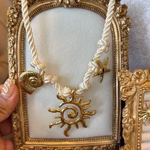 Sol cuerda necklace