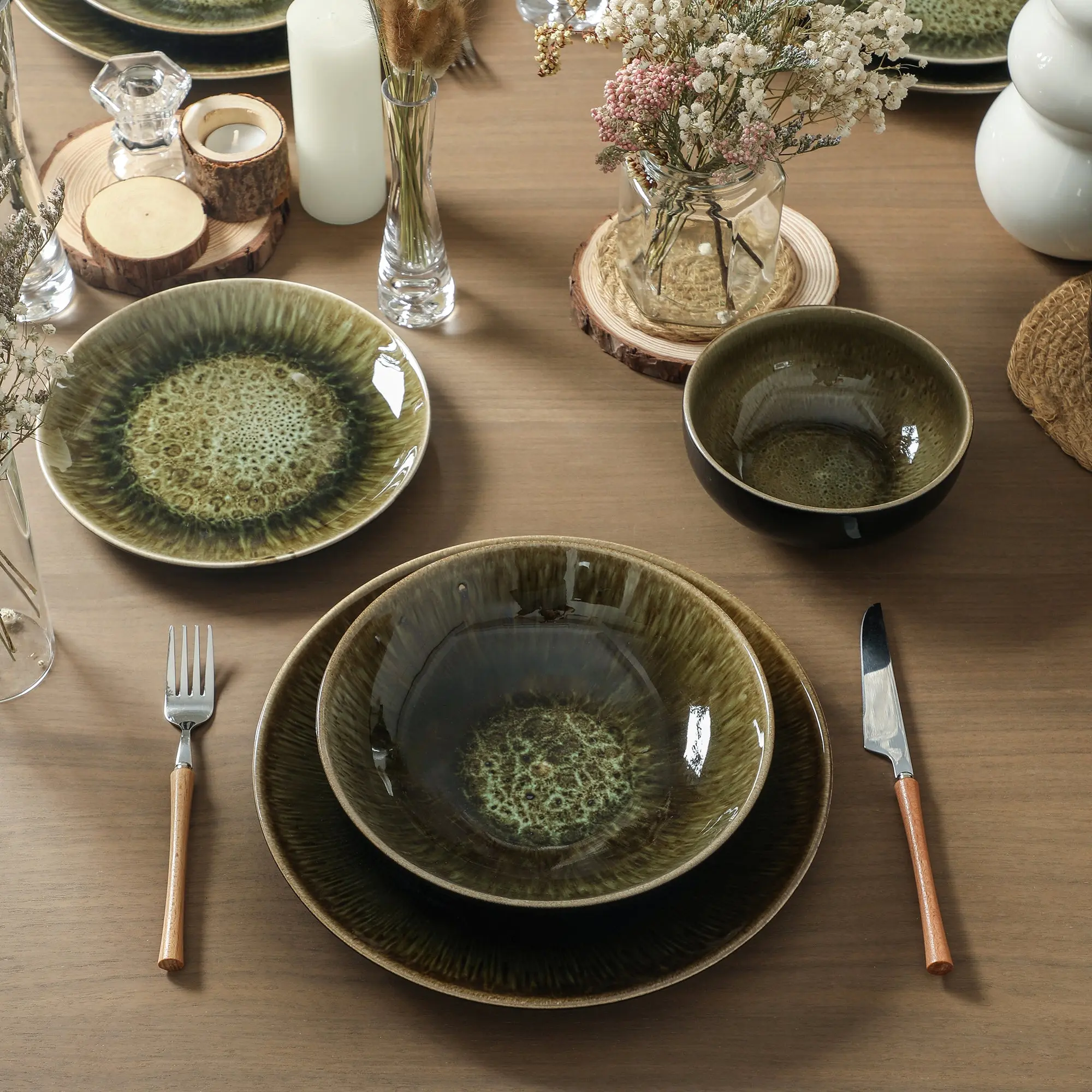 Riley Stoneware Dinnerware Set with Pasta Bowls - Black and Green