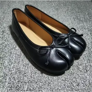 Tabi split-toed shoes pig's foot shoes women's shoes 2026 new women's dance shoes niche pleated flat-soled ballet shoes shallow mouth one pedal single shoes