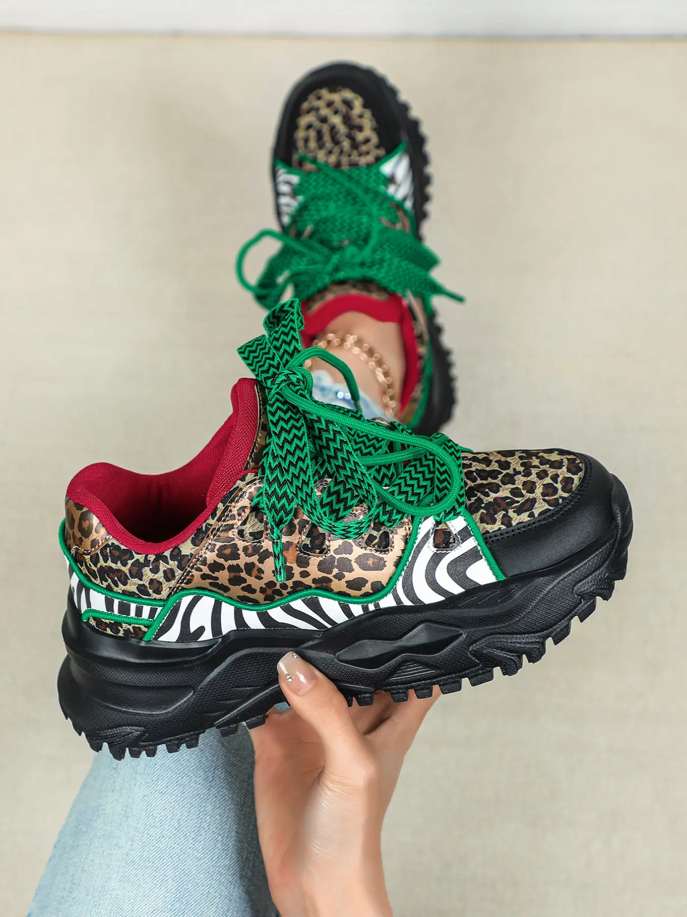 Vintage Leopard Print Women's Athletic Casual Sneakers, Fashion Sneakers, Sports Shoes, Breathable Thick Sole Low Top, Perfect for Gifts, Travel, Work, Outdoor Activities