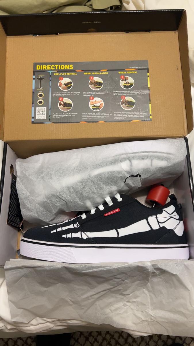 Item: 12M, BLACK/WHITE/RED