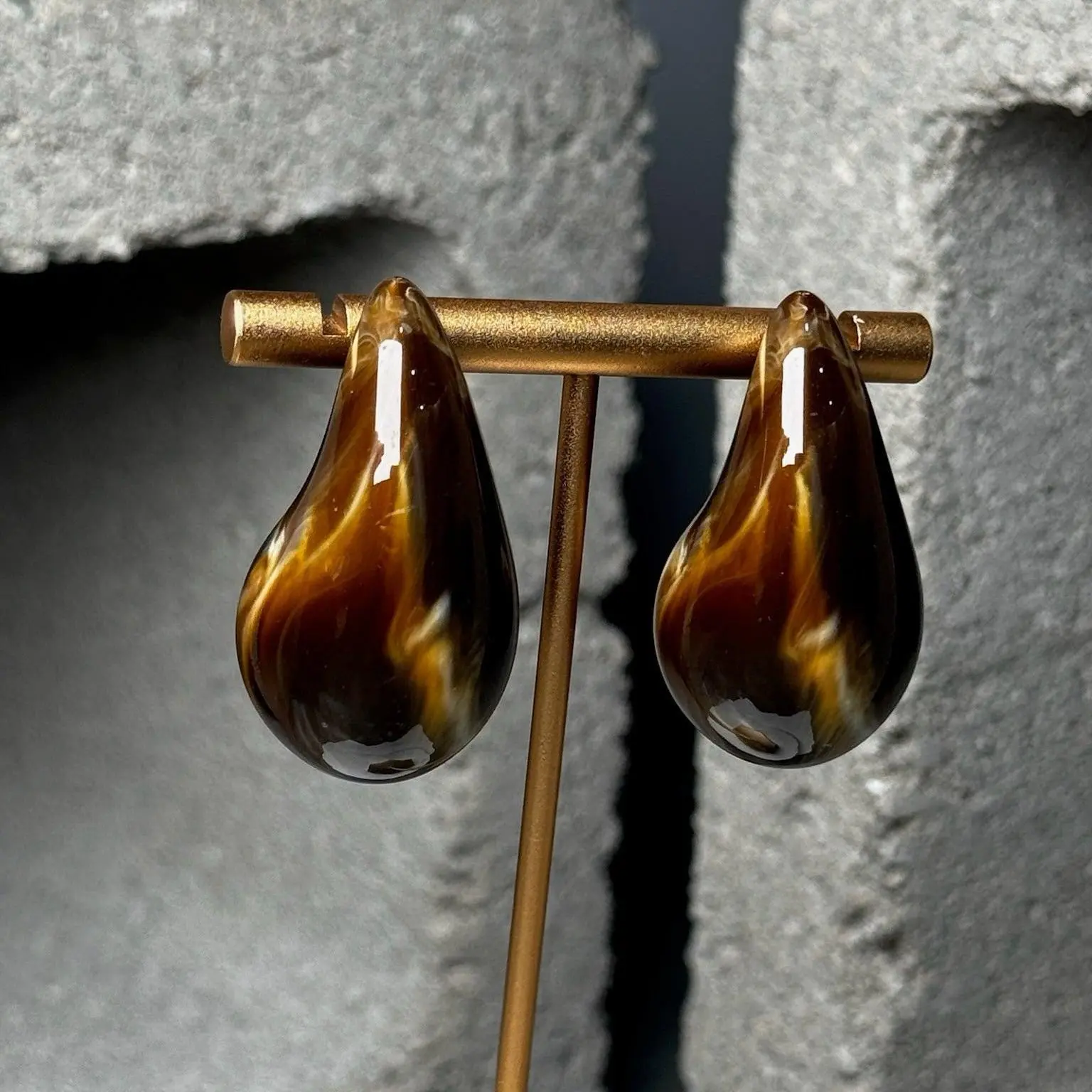 Soft Curve Teardrop Earrings